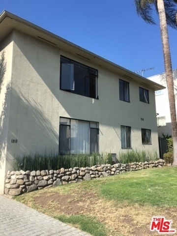 Building Photo - 1315 N Poinsettia Pl