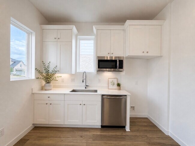 Building Photo - 31026 Sun Vly Dr