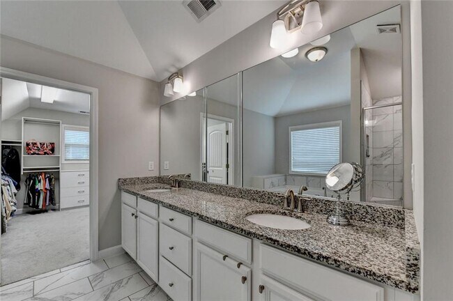 Building Photo - 6035 Ashborough Park