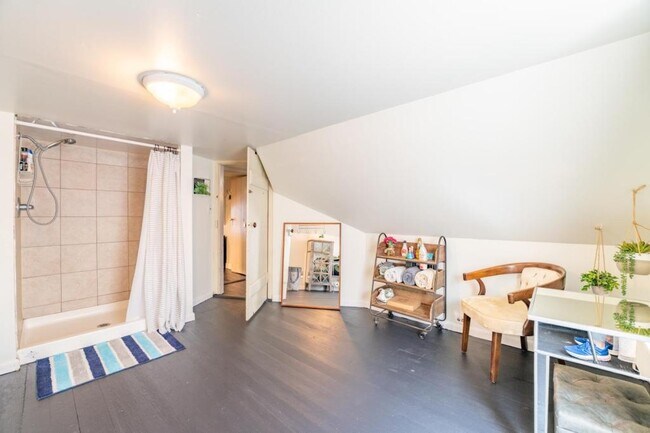 Building Photo - 714 E Jefferson St