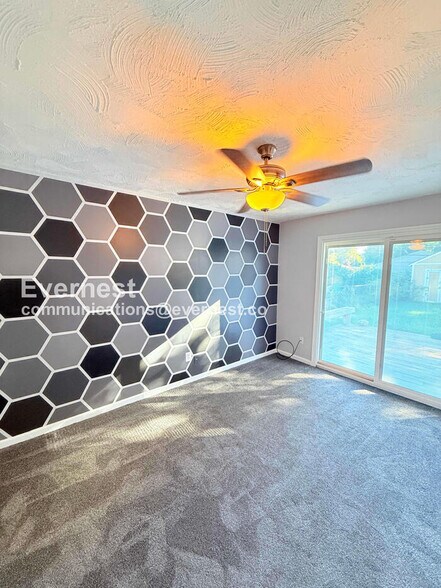 Building Photo - 9433 Sylvia St