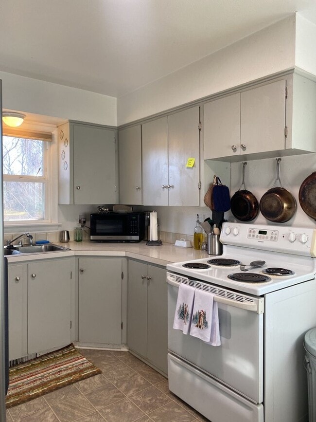 Building Photo - 1724-1726 Morningside Dr