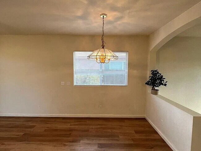 Building Photo - 3 bedroom 2 bath in Dry Creek School District.