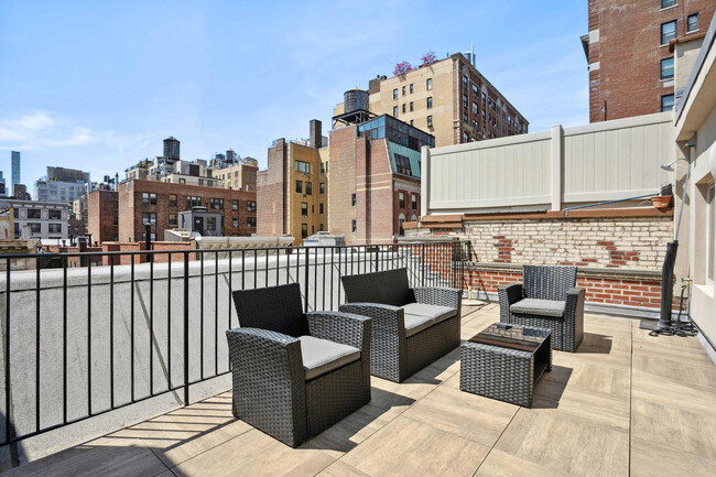 Building Photo - 125 E 83rd St