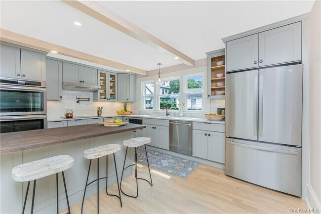 Building Photo - 12 Risley Pl