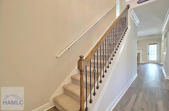 Building Photo - 220 Fairview Dr NE