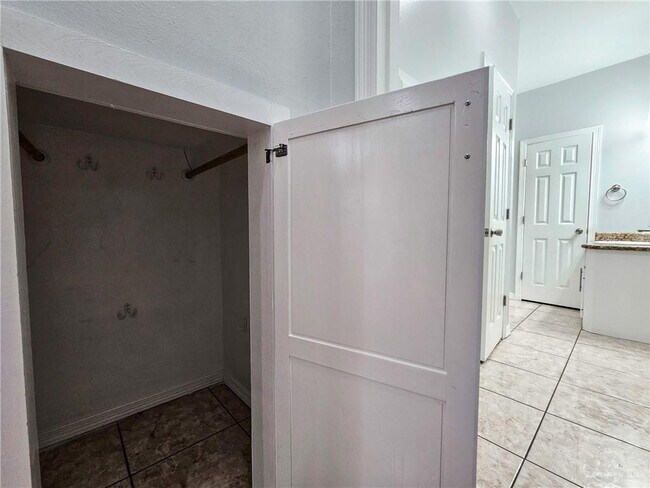 Building Photo - 28 Quail Ave