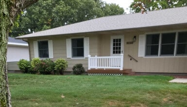 Building Photo - 4872 Elmwood St