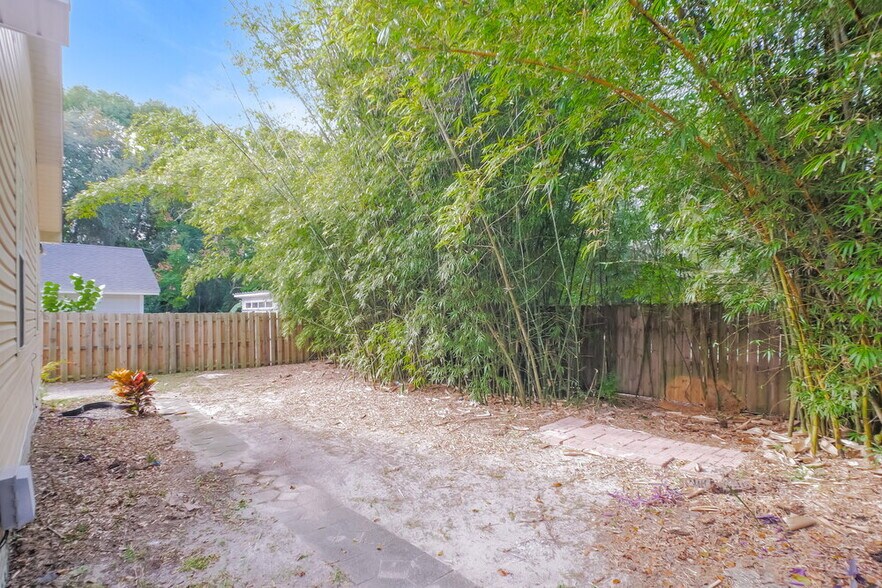 Building Photo - 1357 Mattie St