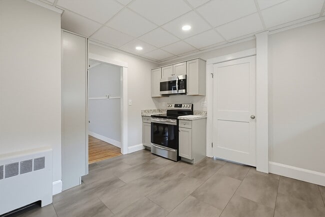 Building Photo - 63 Bancroft Park