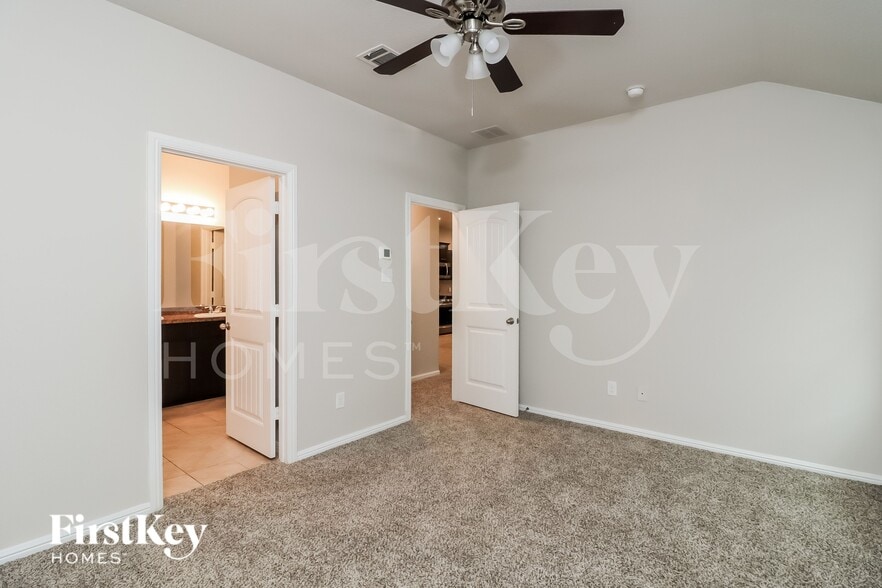 Building Photo - 712 Rutherford Dr