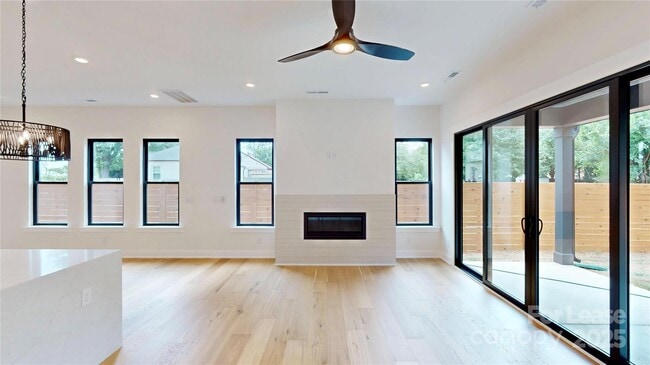 Building Photo - 313 E Peterson Dr