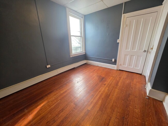 Building Photo - 45 Gifford Ave