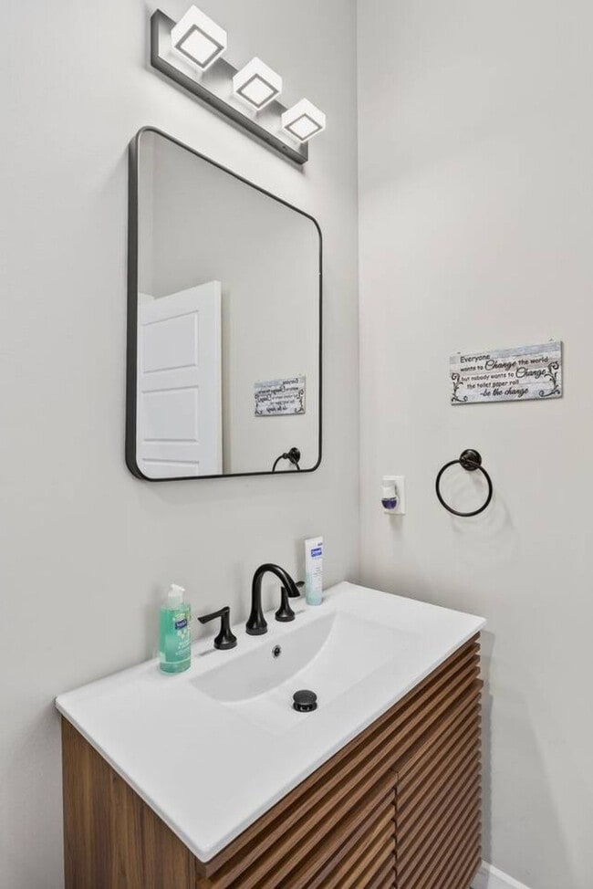 Building Photo - 518 Prospect St