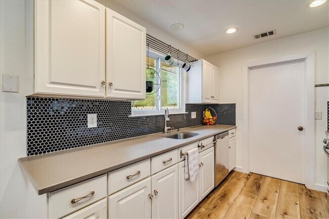 Building Photo - 11322 Bristle Oak Trail