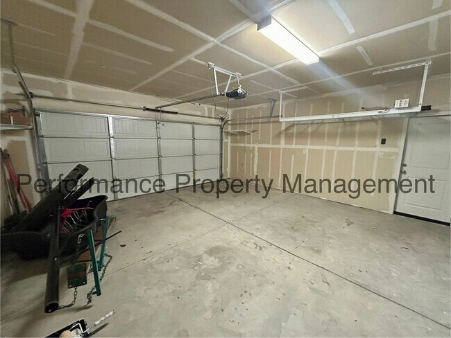 Building Photo - Stunning 3 Bed/2 Bath S Bakersfield Home w/ Solar, RBP & Security Deposit Alternative