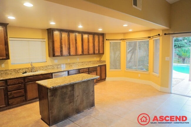 Building Photo - Beautiful Home Located in Rosedale!