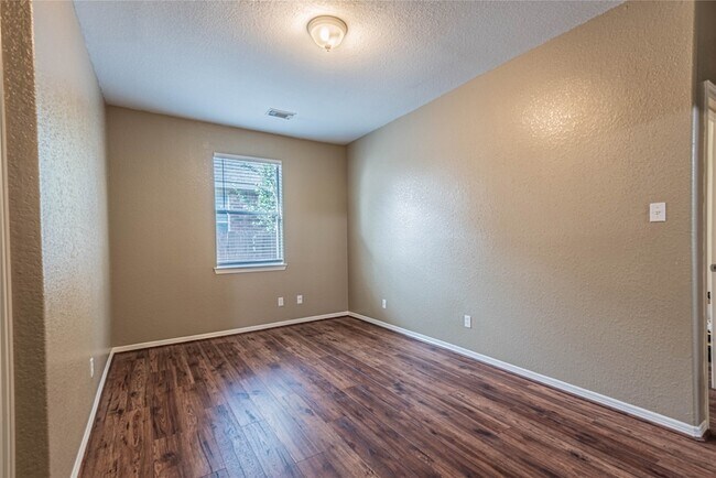 Building Photo - 307 Autumn Creek Ln