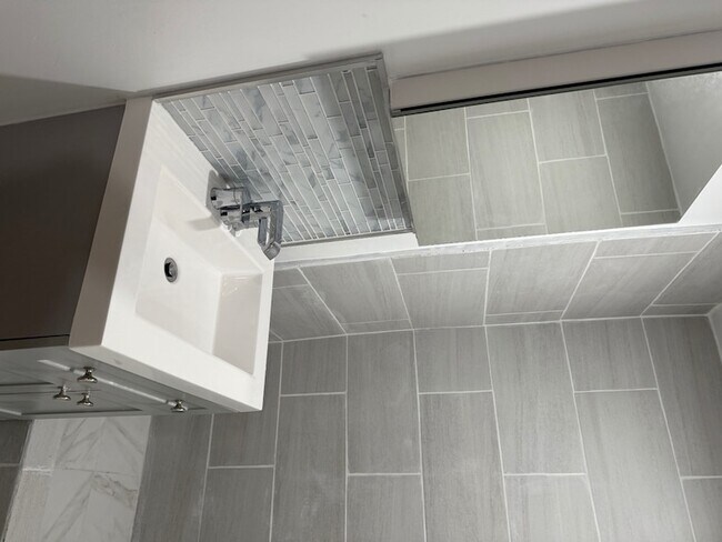 Building Photo - 111-23 Inwood St