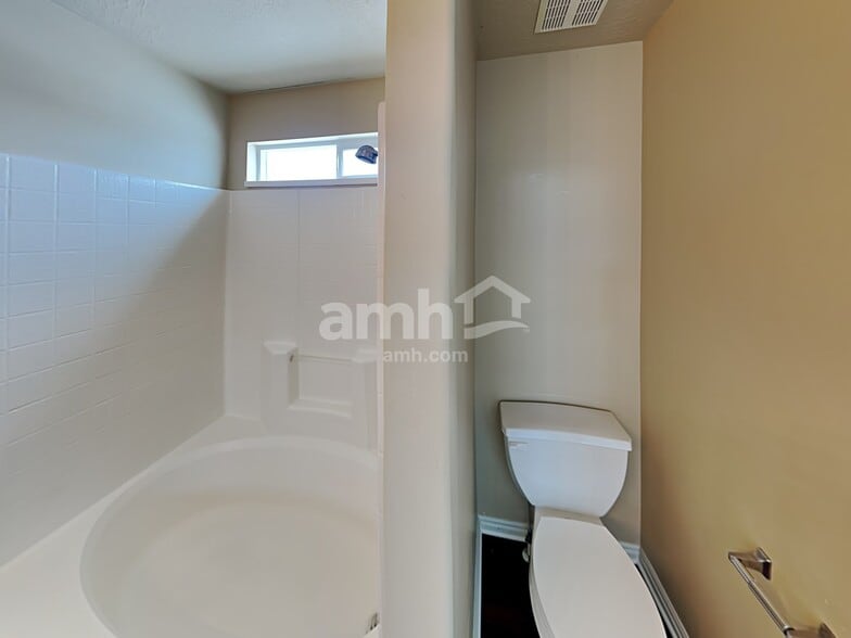 Building Photo - 981 Stonehenge Dr