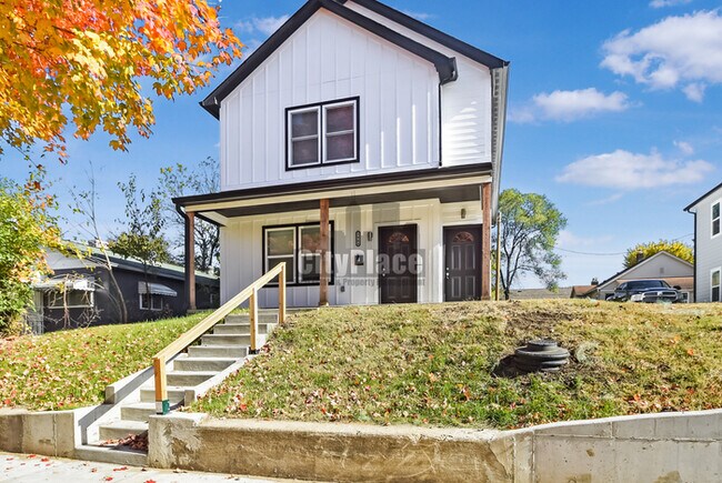 Building Photo - 2809 E Riverside Dr