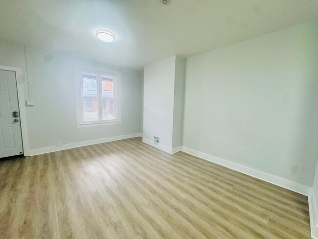 Building Photo - Refreshed 3BR/1.5Bth Home! Section 8 Accepted.