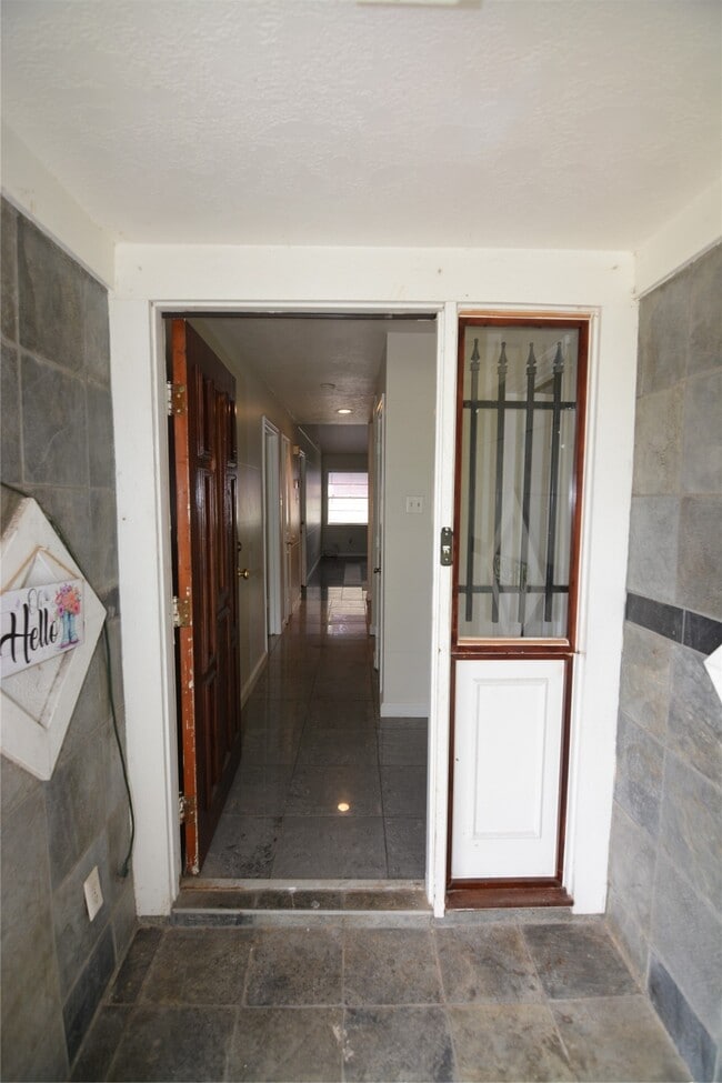 Building Photo - 11522 High Star Dr