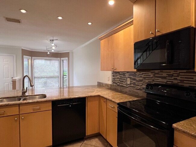 Building Photo - Beautifully updated 2 bedroom 2 1/2 baths ...