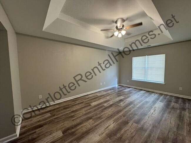 Building Photo - Updated home with Garage!