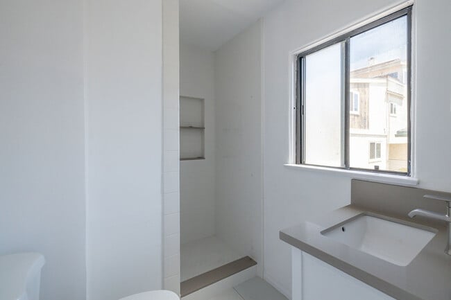 Master Ensuite Bathroom - 1150 Manhattan Ave