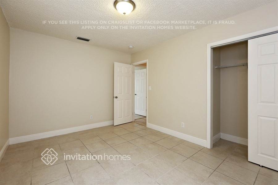 Building Photo - 4904 SW 90th Ave