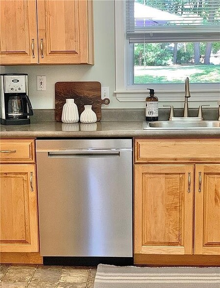 Building Photo - 60 Willow St