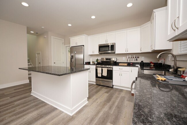 Building Photo - Newer Home in Valparaiso- Close to Eglin AFB