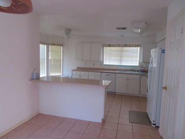 Building Photo - LARGE Clean 3 Bedroom 2 Bath Home For Rent