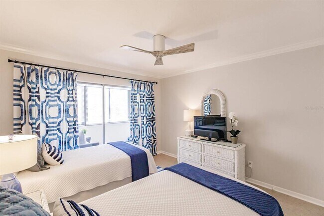 Building Photo - 1055 W Peppertree Dr