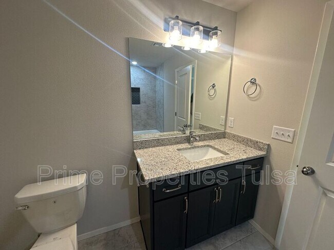 Building Photo - 13143 S 72nd E Ave