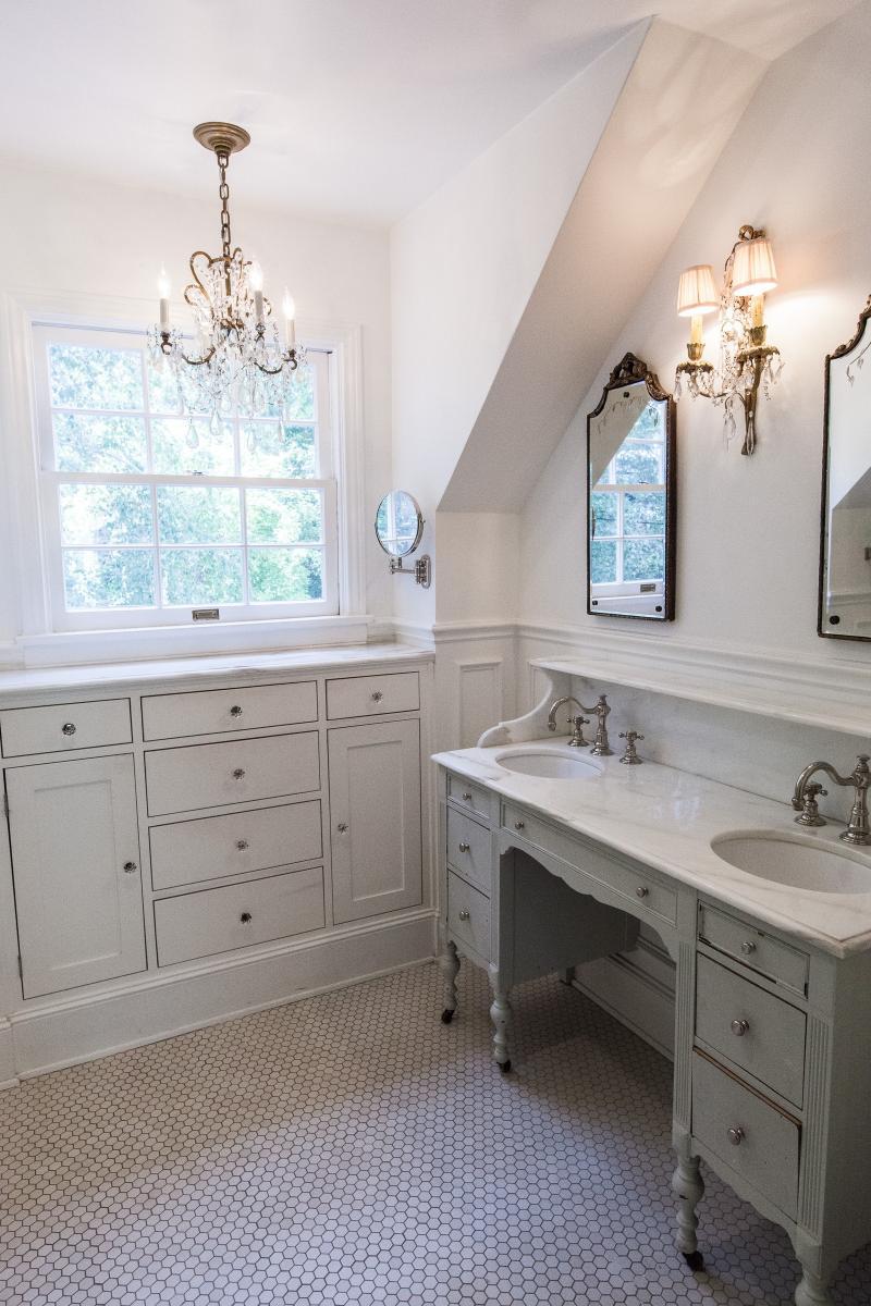 Building Photo - 3915 Benedict Canyon Dr