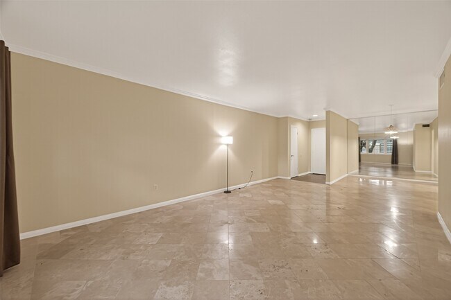 Building Photo - 2600 Bellefontaine