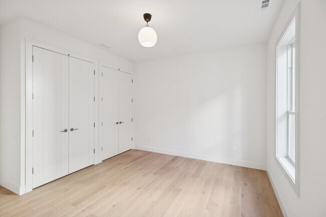 Building Photo - 2323 N Lister Ave