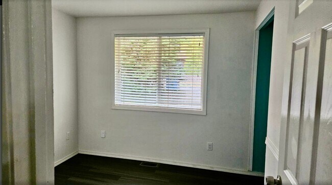 Building Photo - Welcome to this beautifully remodeled 3-be...