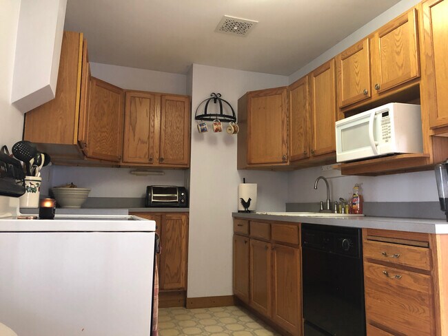 Building Photo - 50-52 Colby Rd