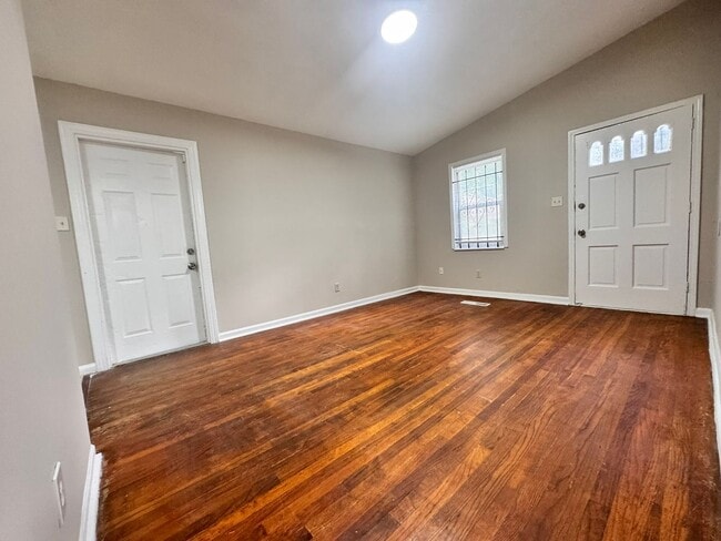 Building Photo - Available for Immediate Move In - 4 Side B...