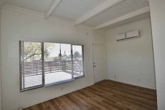 Building Photo - 605-609