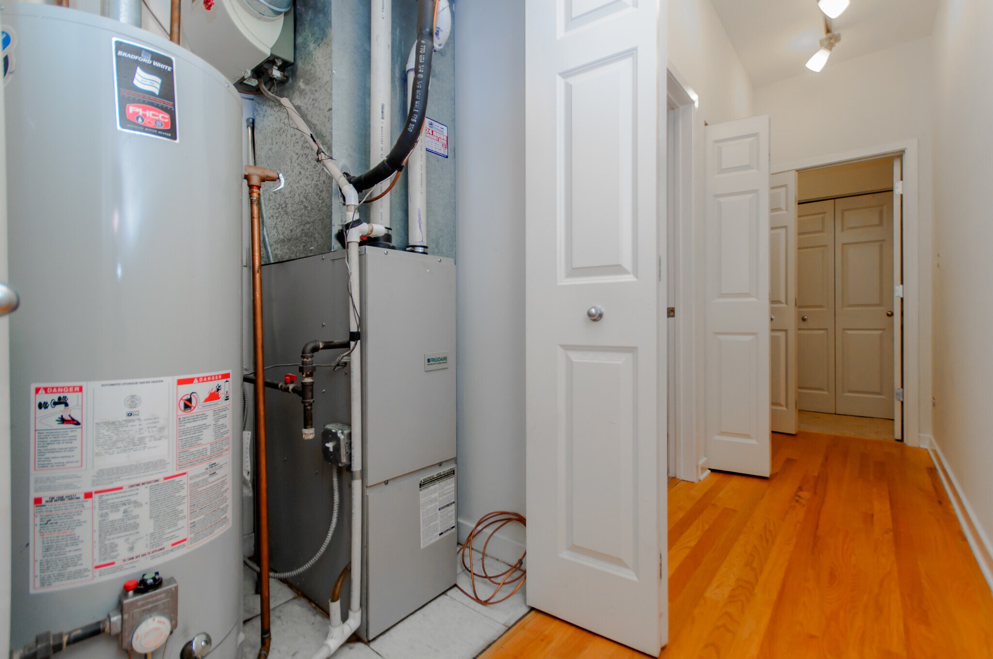 Building Photo - 1344 W Grenshaw St