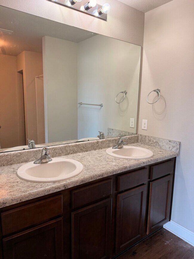 Building Photo - 5972 Callaway Cir