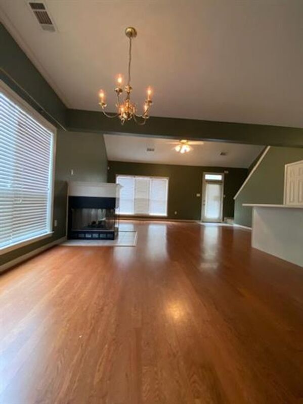 Building Photo - 1015 River Isle Cove