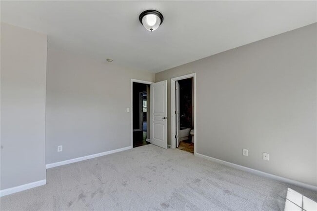 Building Photo - 4805 Shelbourne Dr