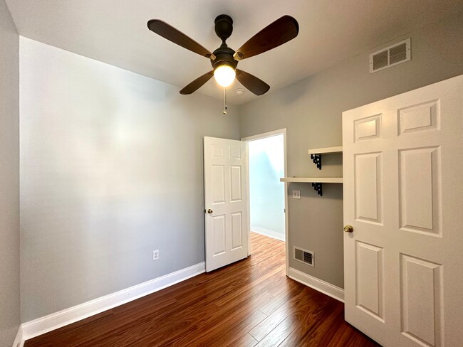 Building Photo - Charming 3 Bedroom/2.5 Bathroom Townhome in Hampden!