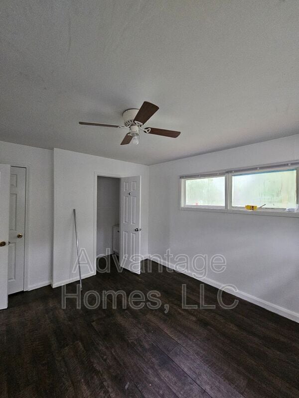 Building Photo - 11214 Crystal Ave