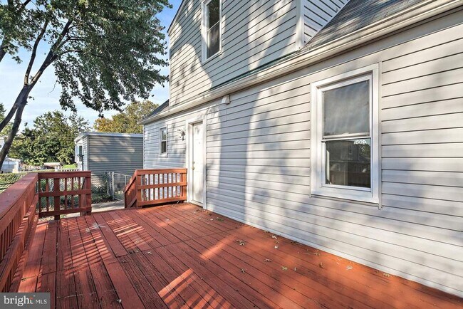Building Photo - 423 Ingleside Ave